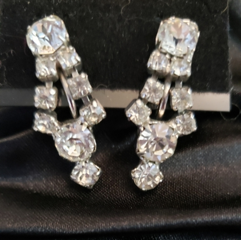 Elegant Silver Tone Rhinestone Crystal Earrings